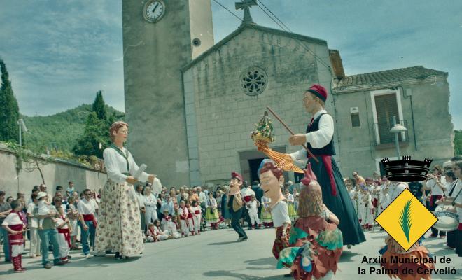 Festa Major de Sant Isidre. Ball de gegants i capgrossos a la plaça de l'Església