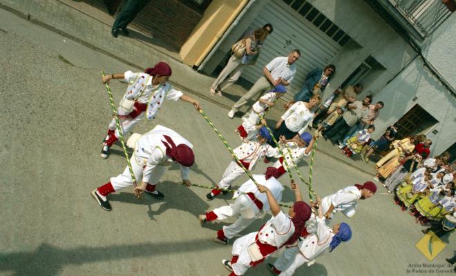 Ball tradicional durant la Festa Major de Sant Isidre