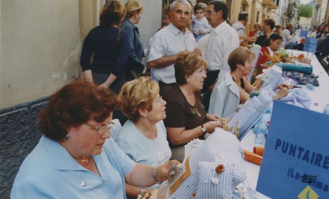 Setena trobada de puntaires durant la Festa Major de Sant Isidre