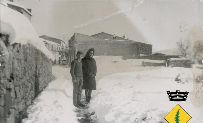 Joves al camí de ca n'Ollé i can Via després de la gran nevada de 1962