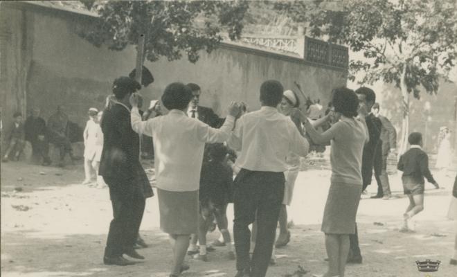 Ballada de sardanes a la plaça de l'Església