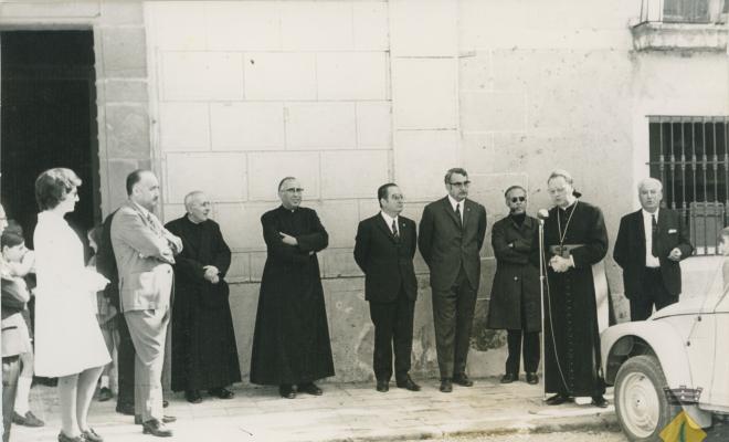Autoritats civils i eclesiàstiques durant Dilluns de Pasqua