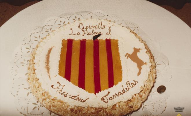 Pastís commemoratiu de la visita del Molt Honorable President Josep Tarradellas a Cervelló i  la Palma