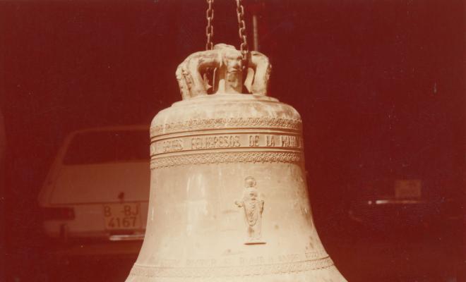 Reparació de la campana de l'església de Santa Maria que s'havia esquerdat per un llamp