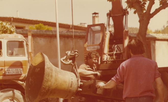 Reparació de la campana de l'església de Santa Maria que s'havia esquerdat per un llamp