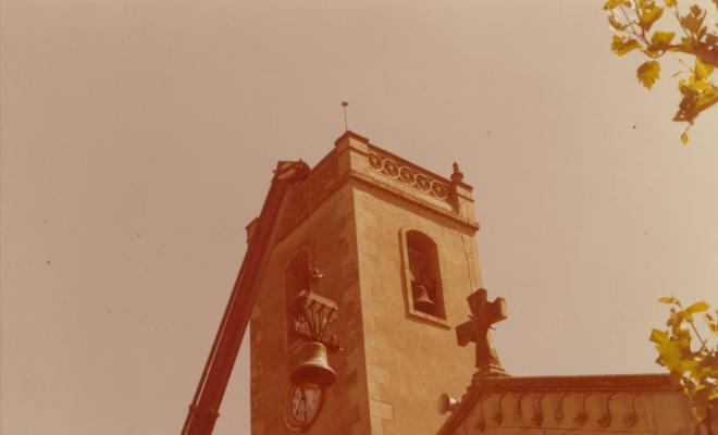 Reparació de la campana de l'església de Santa Maria que s'havia esquerdat per un llamp