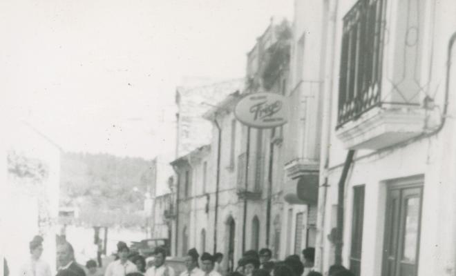 Cantada de caramelles al carrer dirigides per Esteve Fisas
