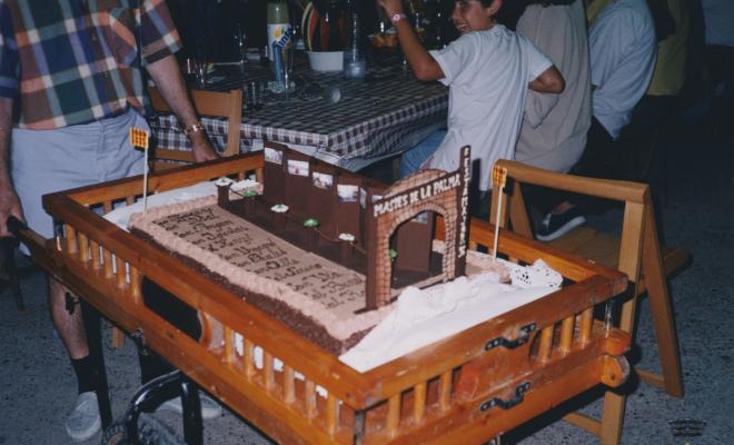 Festa Major de Santa Maria. Pastís que reprodueix la decoració del carrer Santa Maria 