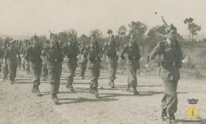 Desfilada de soldats durant el servei militar