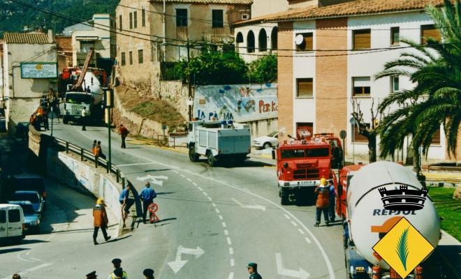 Accident al nucli urbà de la Palma d'un camió cisterna amb gas propà