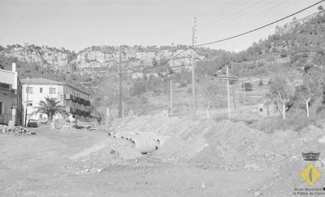 Obres d'instal·lació de canonades del clavegueram al torrent de Cal Simon