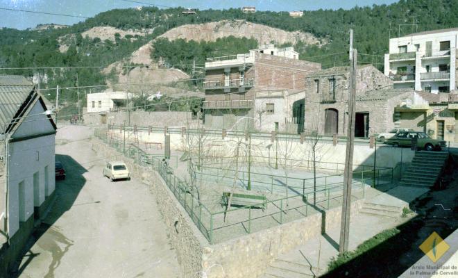 Parc infantil entre el carrer Sant Josep i l'avinguda Catalunya