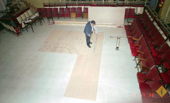 Preparació del muntatge teatral Cançó d'amor i de guerra a la seu de la Societat Aliança Palmarenca