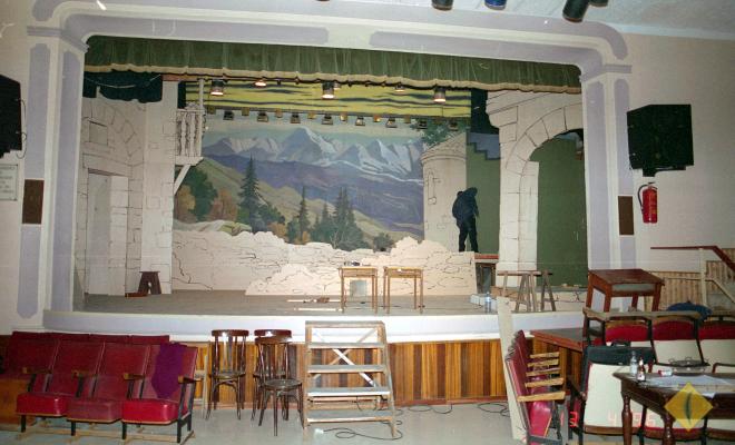 Preparació del muntatge teatral Cançó d'amor i de guerra a la seu de la Societat Aliança Palmarenca