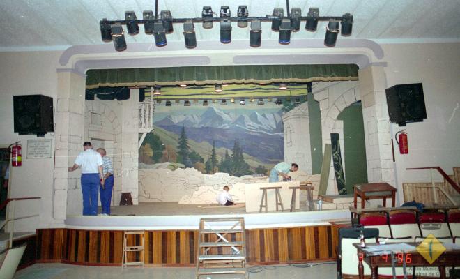 Preparació del muntatge teatral Cançó d'amor i de guerra a la seu de la Societat Aliança Palmarenca