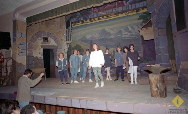 Preparació del muntatge teatral Cançó d'amor i de guerra a la seu de la Societat Aliança Palmarenca
