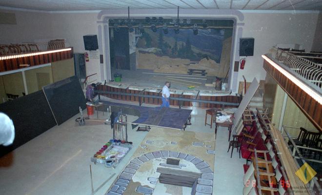 Preparació del muntatge teatral Cançó d'amor i de guerra a la seu de la Societat Aliança Palmarenca