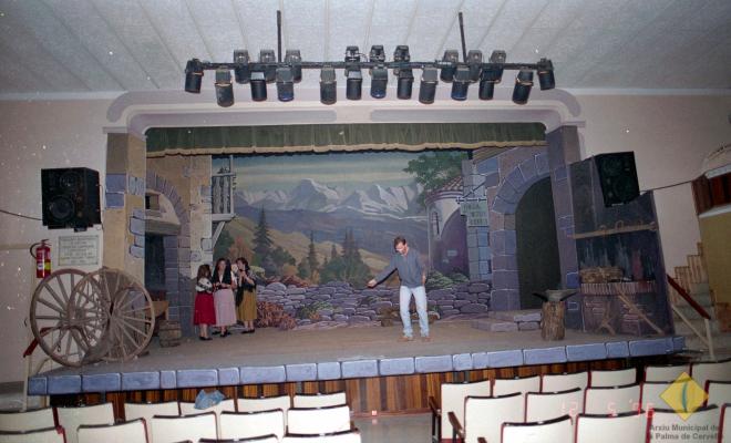 Assaig de la representació de Cançó d'amor i de guerra a la seu de la Societat Aliança Palmarenca