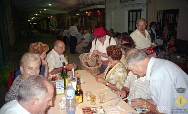 Sopar de Festa Major al carrer Santa Maria