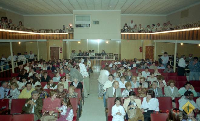 Públic a la platea de la Societat Aliança Palmarenca