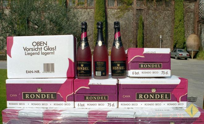 Caixes de Cava Rondel a la seu de l'empresa
