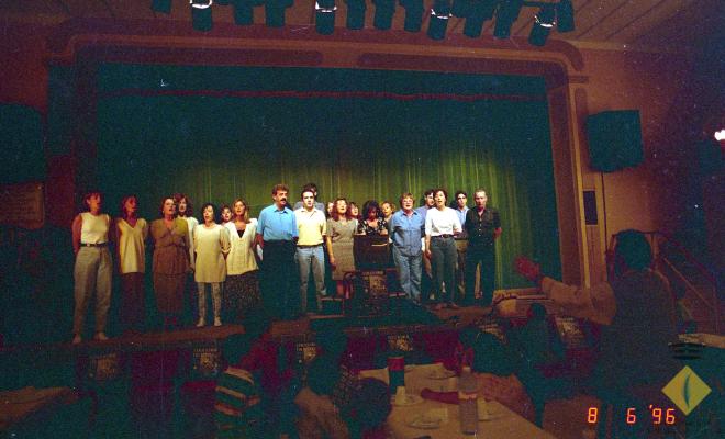 Grup coral a l'escenari de la Societat Aliança Palmarenca