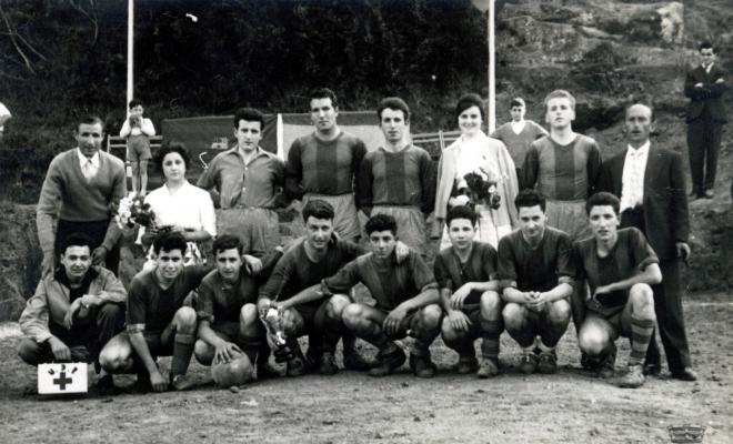 Equip de futbol de la Unió Esportiva la Palma abans de l'inici d'un partit