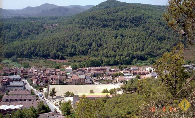 Vista parcial de la Palma de Cervelló amb el camp de futbol