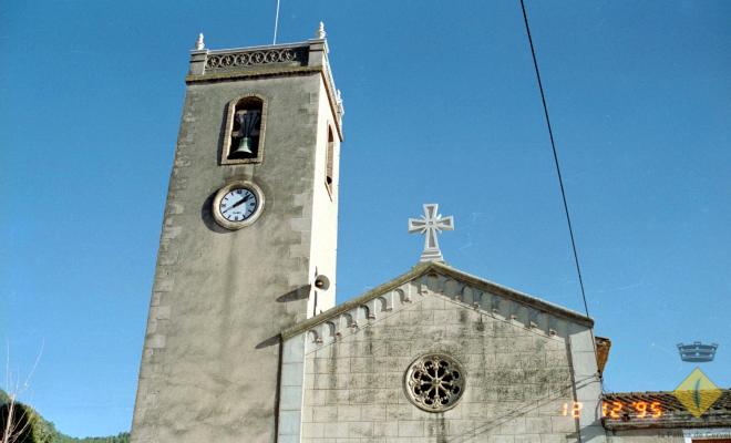 Façana de l'església parroquial de Santa Maria