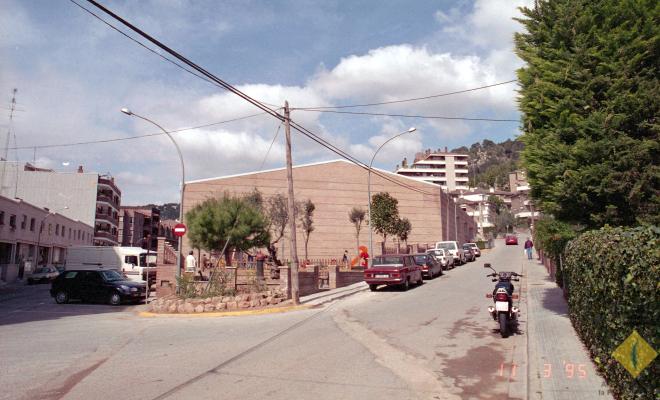 Parc infantil a la confluència del carrer Canigó i el carrer Pirineu