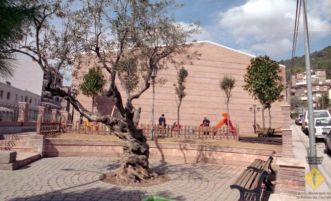 Parc infantil a la confluència del carrer Canigó i el carrer Pirineu