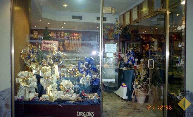 Aparador de la fleca i pastisseria Lluis Pasqual