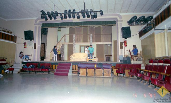 Assaig de l'obra de teatre Pel davant i pel darrera a la seu de l'Aliança Palmarenca