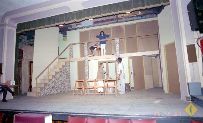 Assaig de l'obra de teatre Pel davant i pel darrera a la seu de l'Aliança Palmarenca