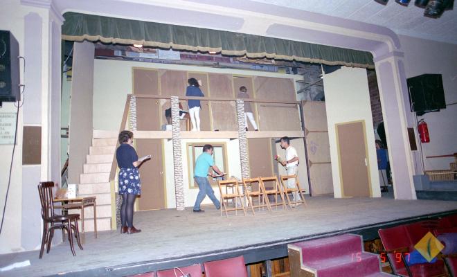Assaig de l'obra de teatre Pel davant i pel darrera a la seu de l'Aliança Palmarenca