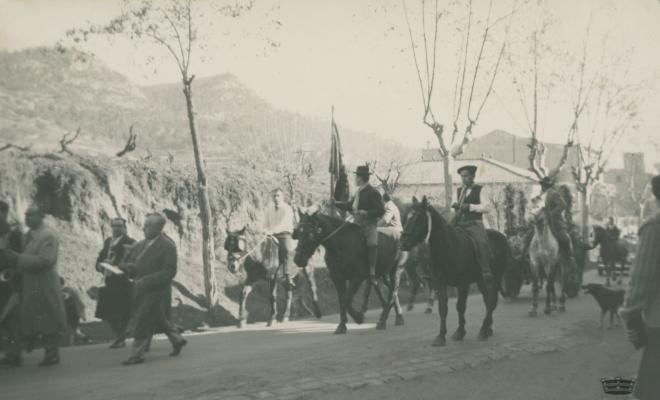 Desfilada dels Tres tombs per Sant Antoni Abat