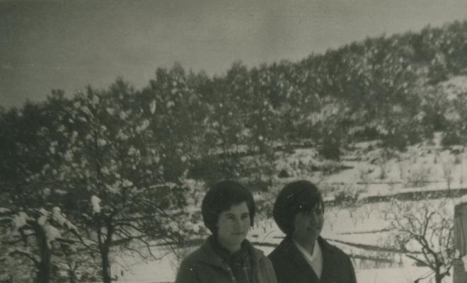 Dues dones a la neu
