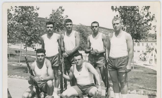 Antonio Busquet amb un grup de reclutes del servei militar obligatori probablement a Talarn
