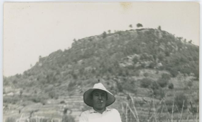 Josep Albertí a l'hort de darrera ca n'Iglésies