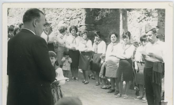 Esteve Fisas Alemany amb un grup de caramelles