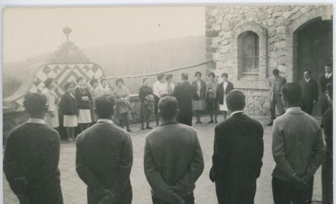 Esteve Fisas Alemany amb un grup de caramelles