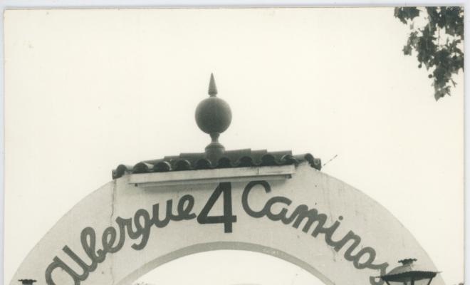 Nuvis a l'entrada del restaurant Albergue 4 Caminos