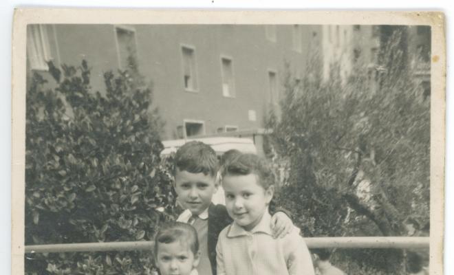 Tres infants a Montserrat