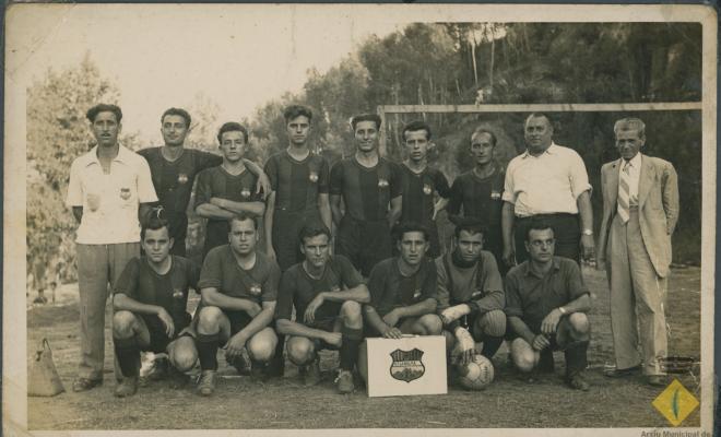 Equip de futbol de la UE la Palma abans de l'inici d'un partit