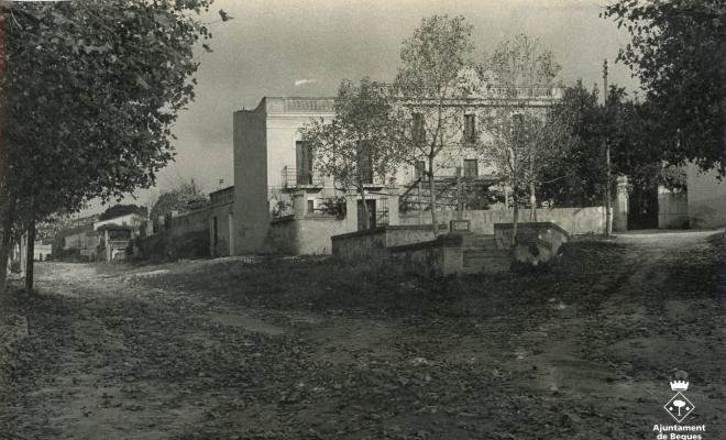 Cal Cadet a la plaça de la Creueta