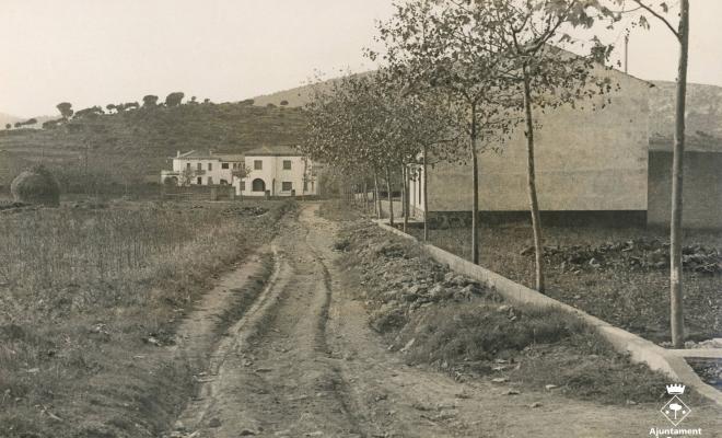 Carrer Sant Domènec amb la Granja al fons