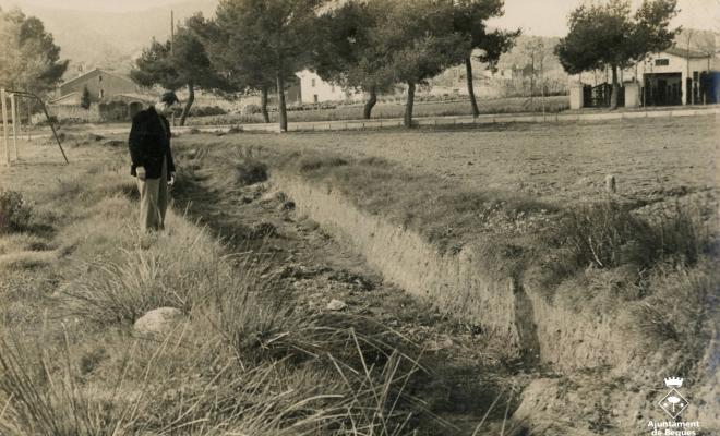 La riera de Can Figueres, al seu pas per l'antic camp de futbol, entres el carrers Gimeno Navarro i Doctor Molins