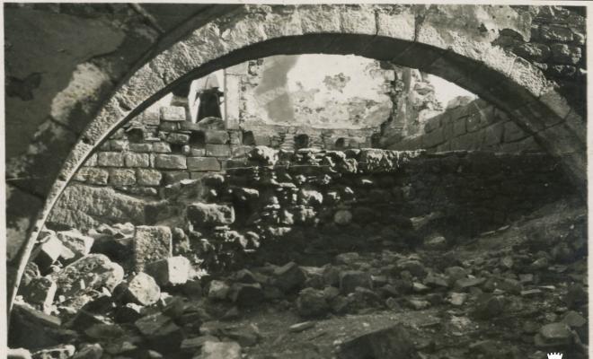 Arc i escales del Castell d'Eramprunyà