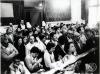 Públic assistent a l'acte de presa de possessió del nou govern resultant de les eleccions municipals del maig de 1983. Sabadell