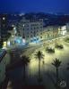La plaça del Doctor Robert de nit vista des del campanar de Sant Feliu